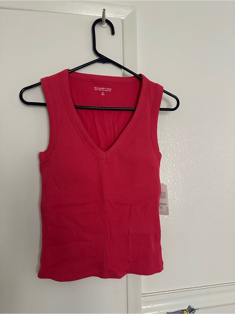 Abercrombie & Fitch Bra-Free Ribbed V-Neck Tank - Pink